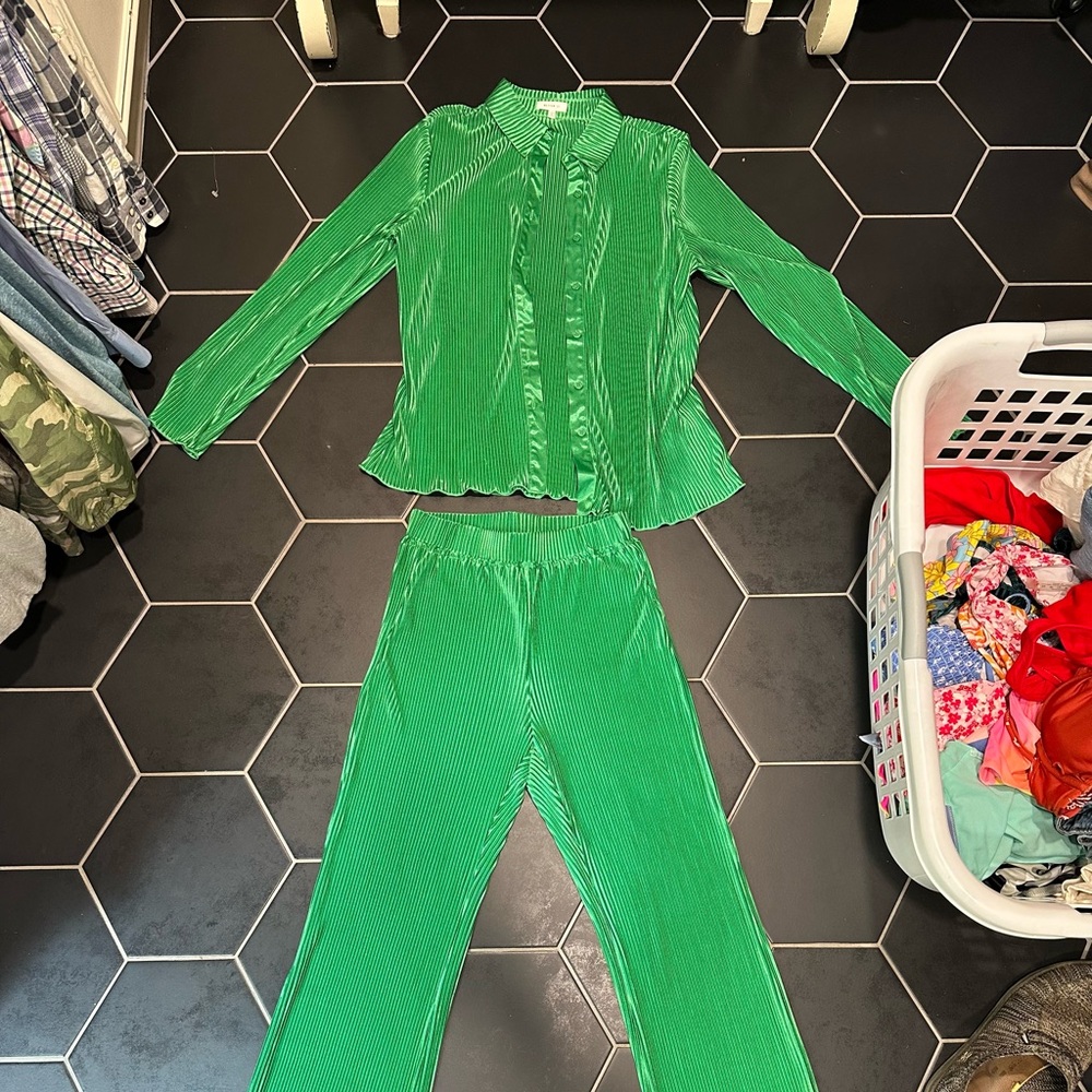 Satin green pants set